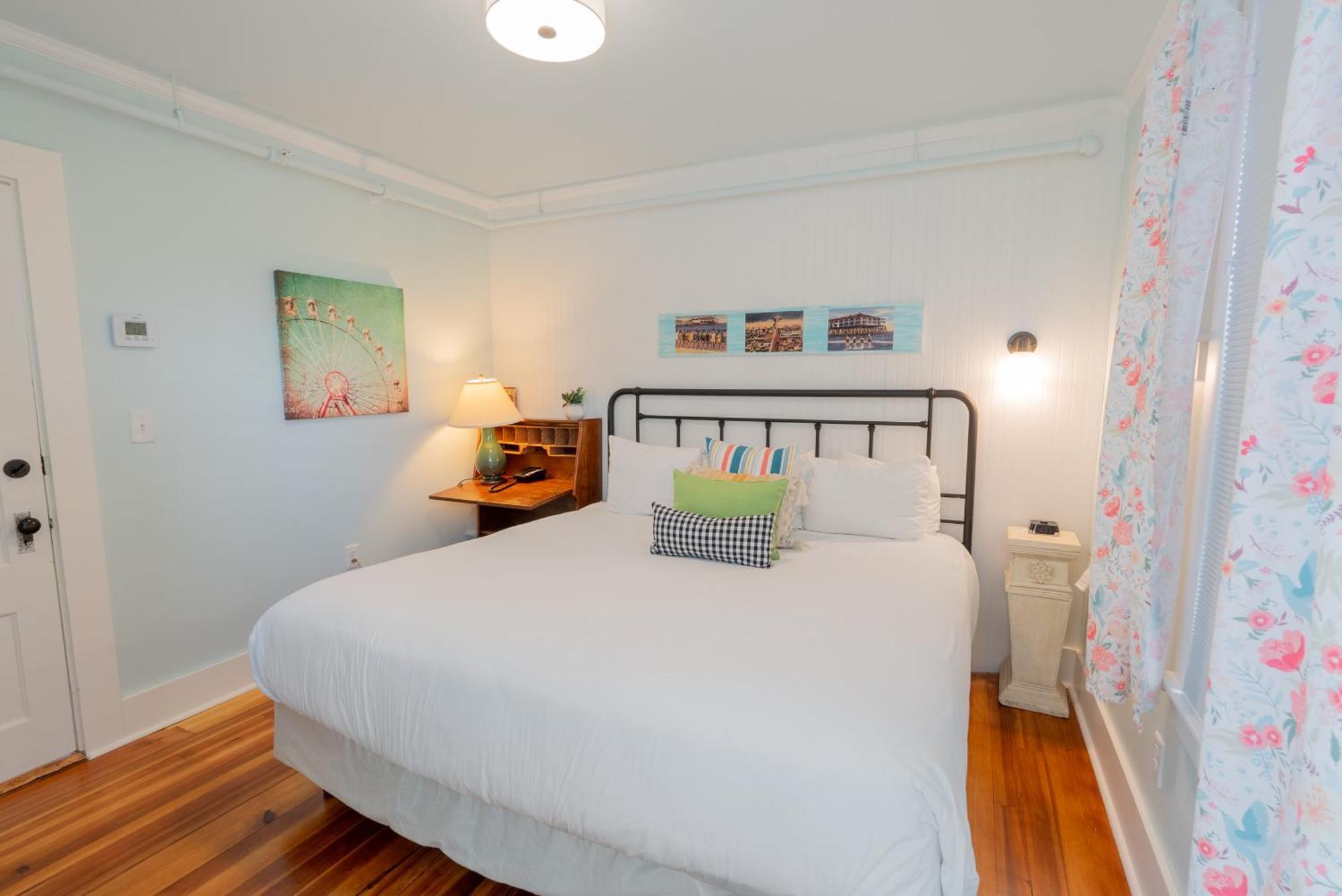 Ocean House Boutique & Hotel 2*